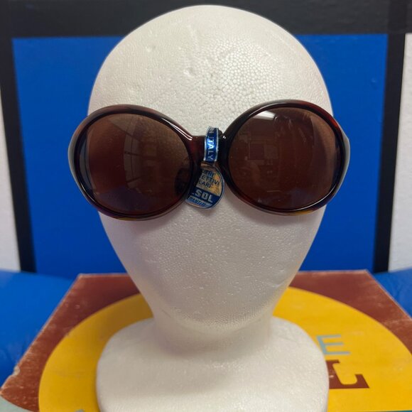 Vintage Oversized Made in Italy Tortoise Shell Plastic Sunglasses from the 1960s main image 4